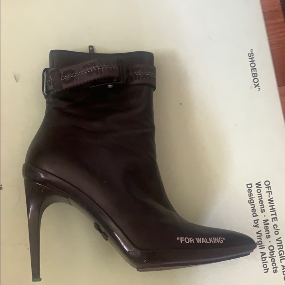 Off white woman’s heels size 8